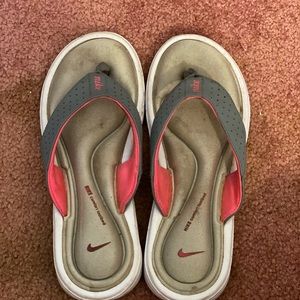 Nike flip flops